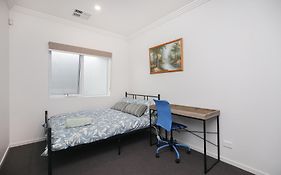 Modern Share House, Private Bedroom With Double Size Bed, 7Min To Beach
